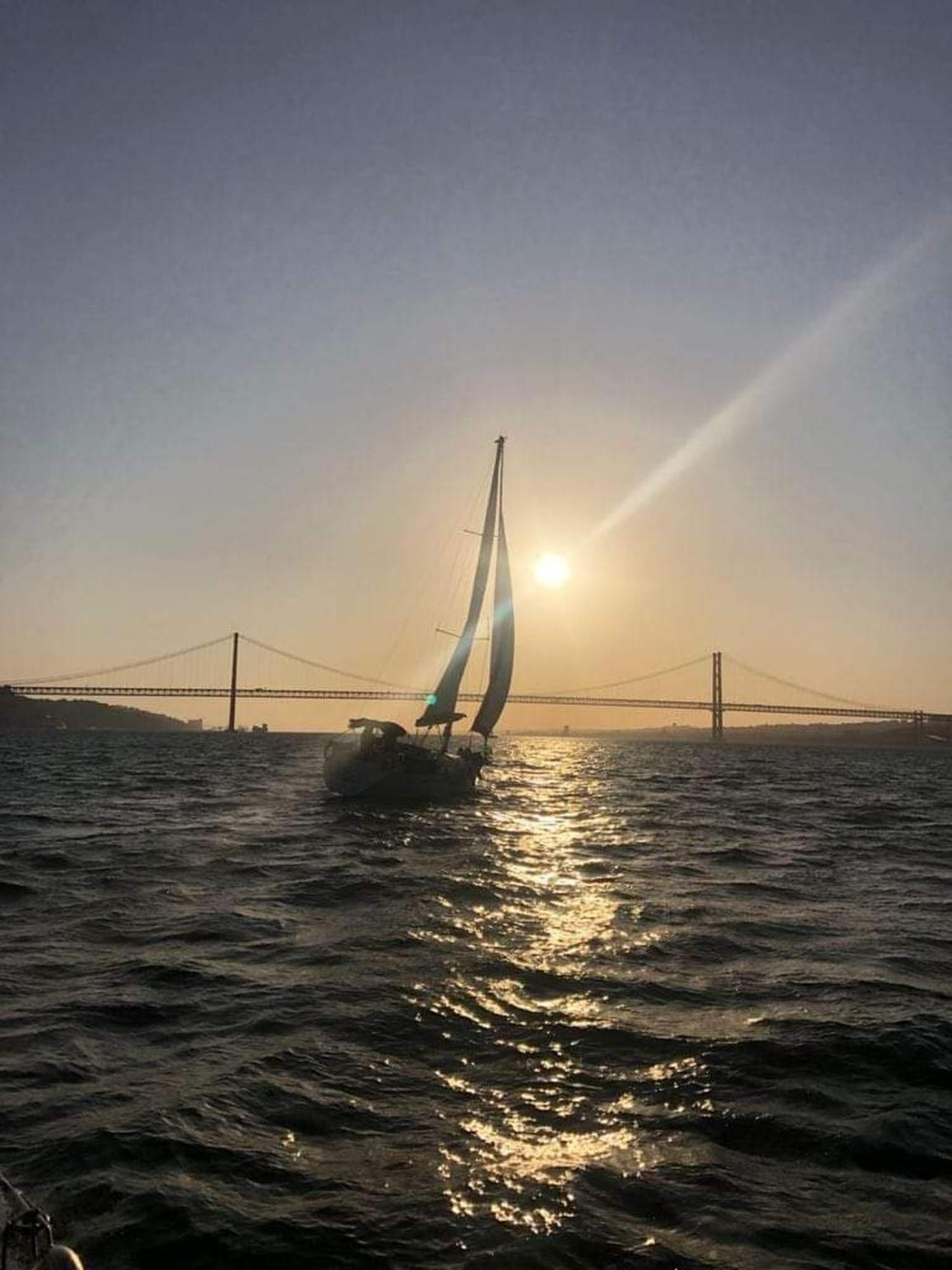 Be Local - Sleep Aboard The Santa Maria Sailing Boat In Lisbon Διαμέρισμα Εξωτερικό φωτογραφία
