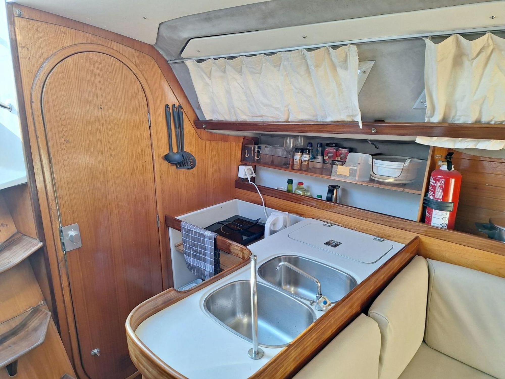 Be Local - Sleep Aboard The Santa Maria Sailing Boat In Lisbon Διαμέρισμα Εξωτερικό φωτογραφία