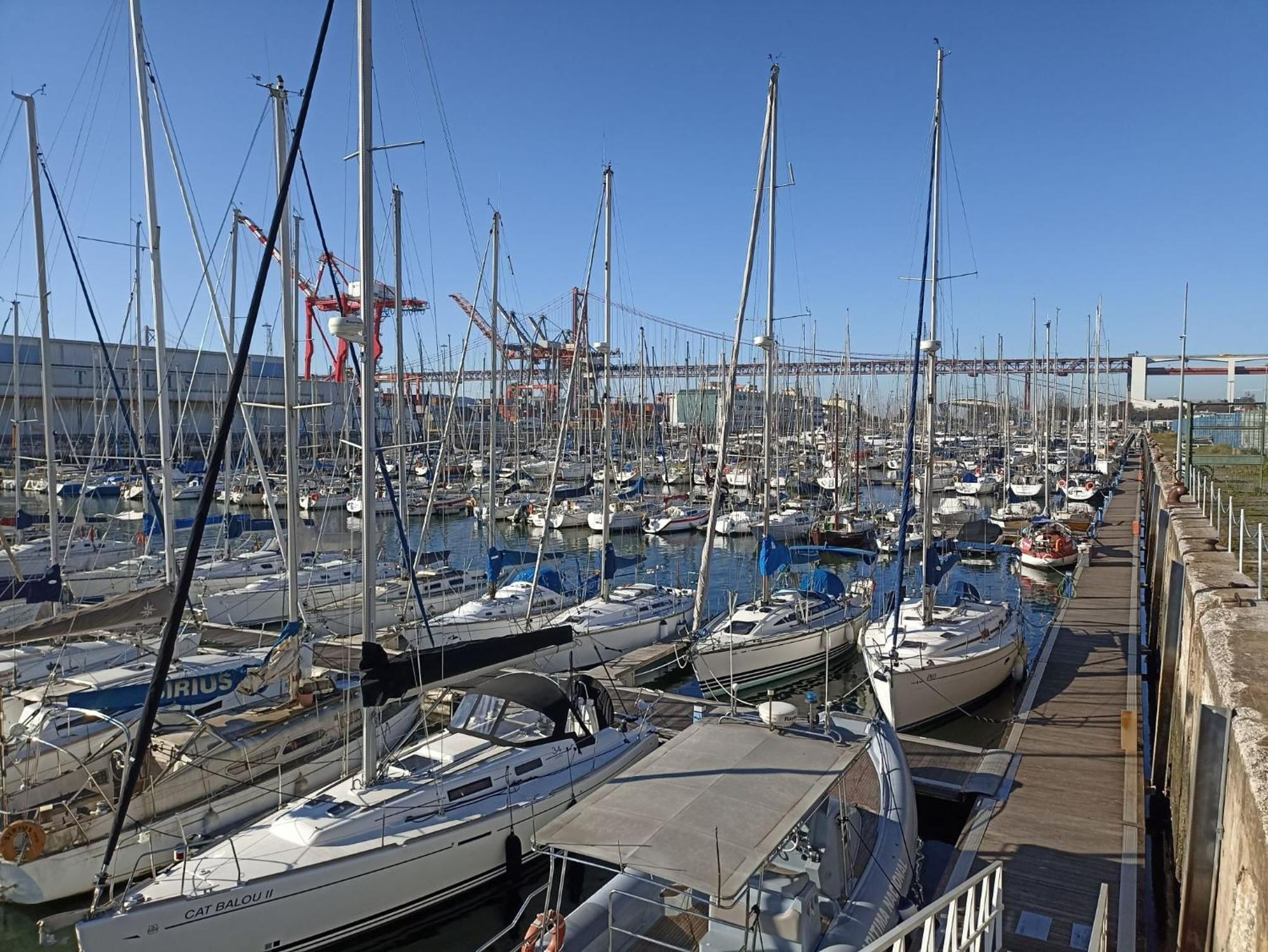 Be Local - Sleep Aboard The Santa Maria Sailing Boat In Lisbon Διαμέρισμα Εξωτερικό φωτογραφία